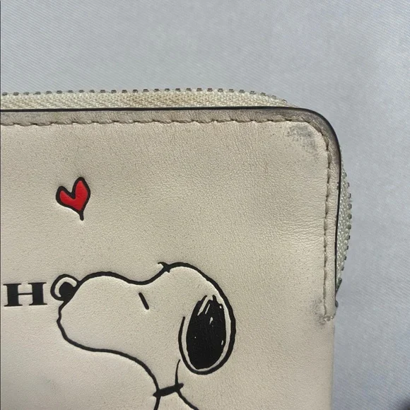 Coach Cream Wristlet with Snoopy and Heart Design - Picture 9 of 11